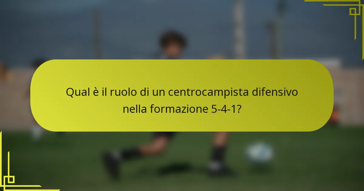 Qual è il ruolo di un centrocampista difensivo nella formazione 5-4-1?